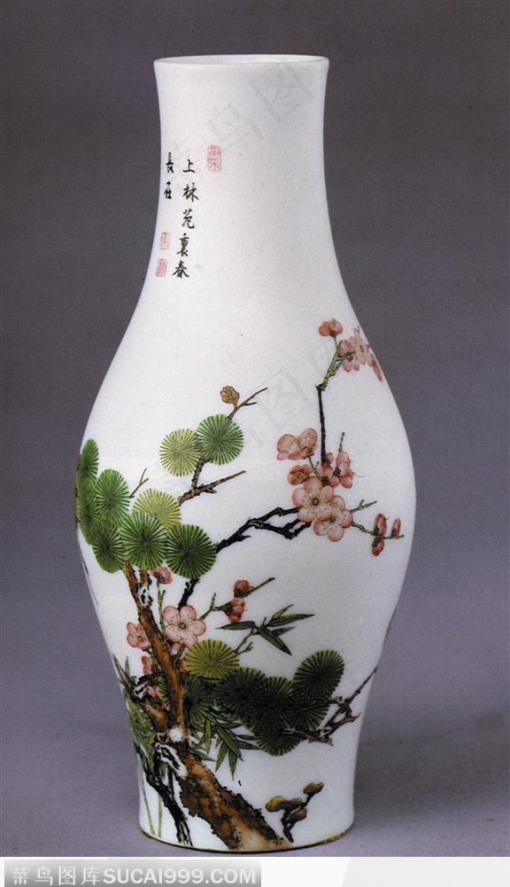 中华传统-白色的梅花花纹花瓶