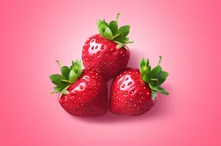 粉红色背景上的个草莓创意背景