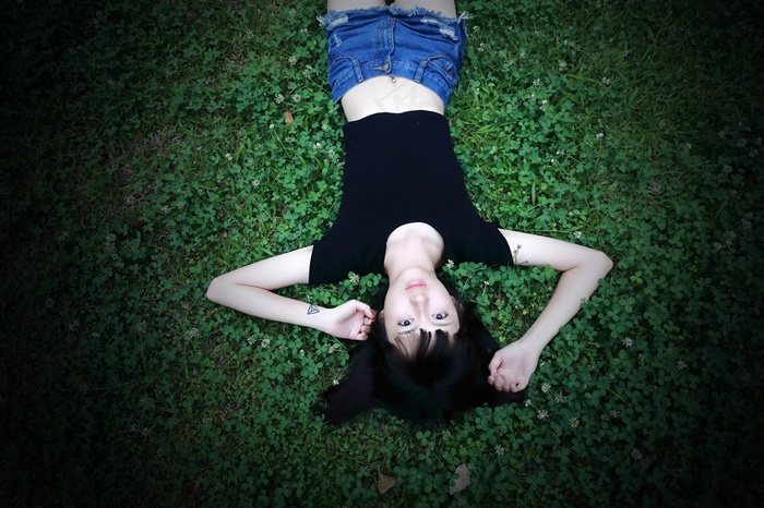 短发美女蔡谨卉写真素材图片