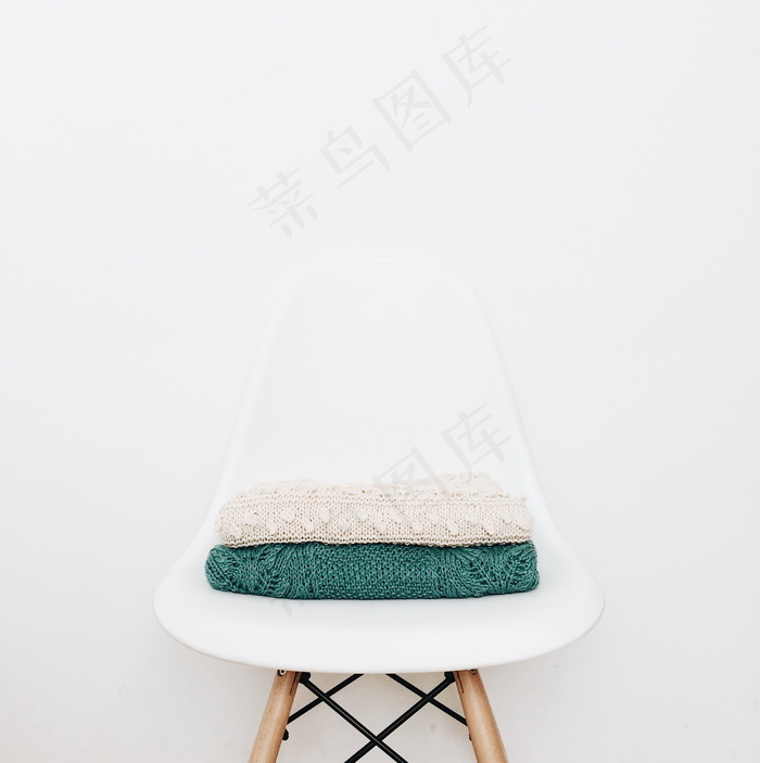 白色伊姆斯靠椅图片