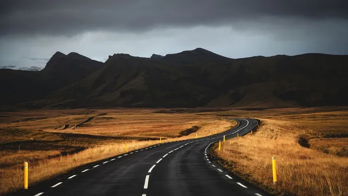 唯美高清群山道路