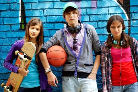 外出运动的男女