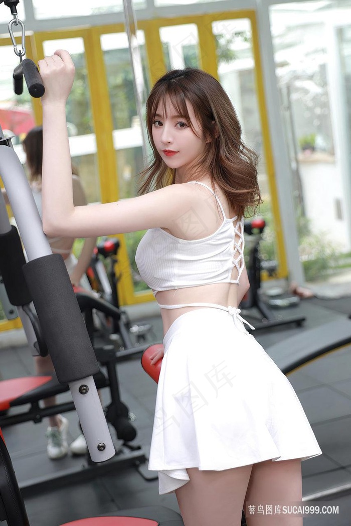 健身房里的*超短裙长腿美女优优写真图片