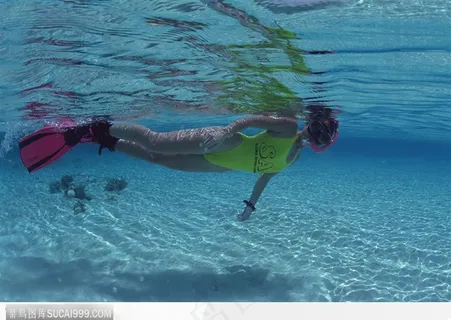 潜水中潜水（黄衣少女）