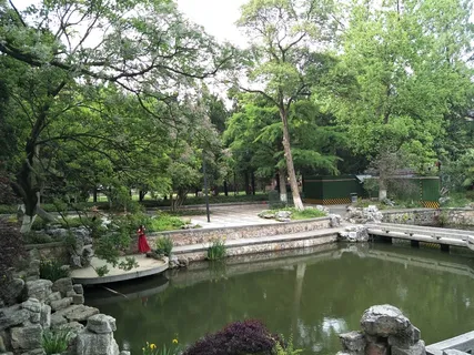 春色满园小池塘