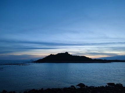 海景、晚霞、山、海、石头、天空、海水、沙滩