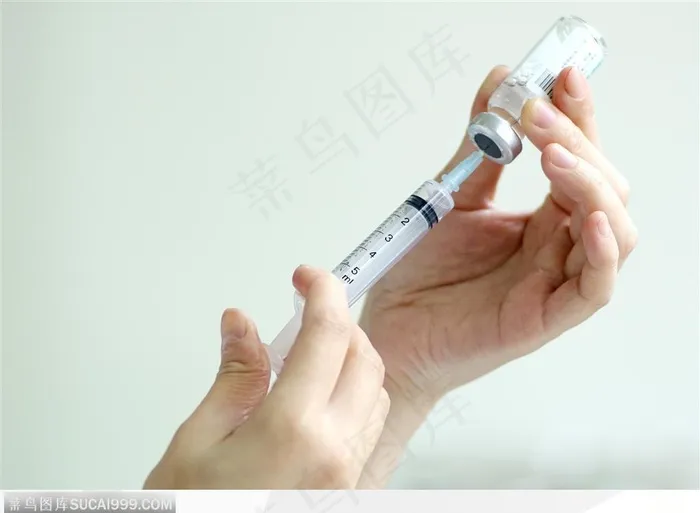 亚洲医院-注射器吸取药品