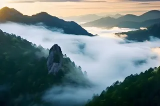 半山云朵光照背景