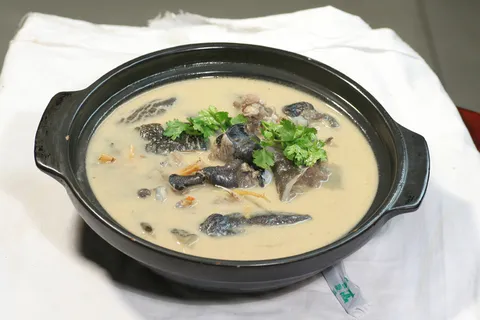 22甲鱼炖乌鸡 潮州大排档