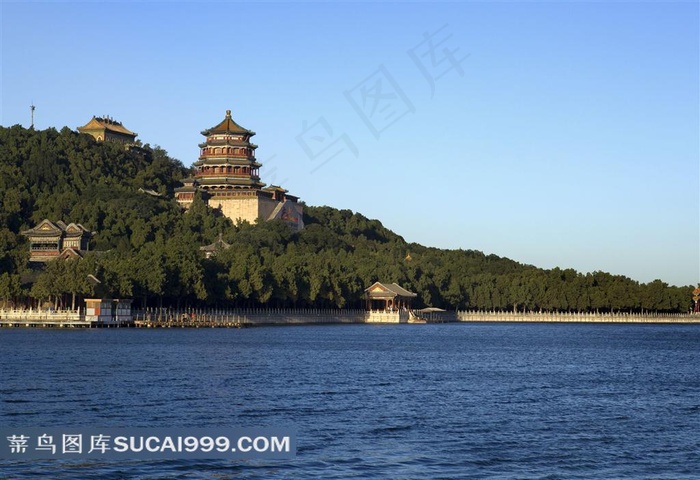 颐和园楼阁湖泊摄影