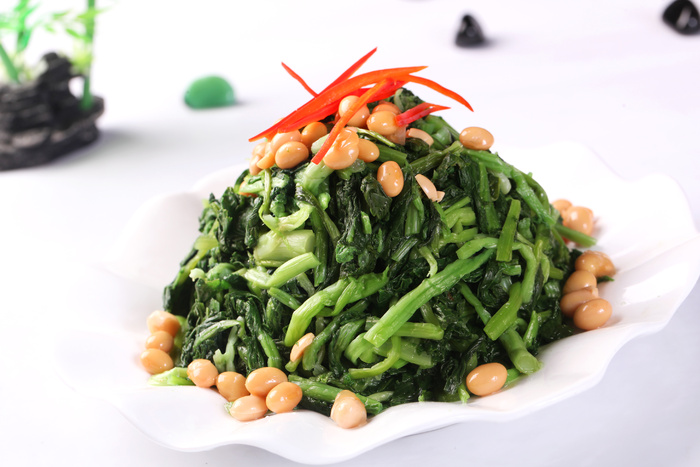 龙葵汁拌黄豆