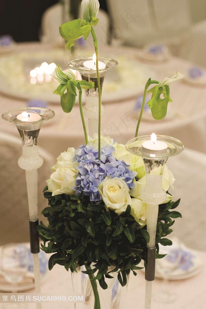 唯美的蜡烛和花束