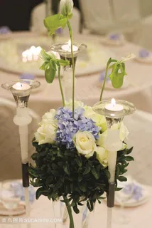 唯美的蜡烛和花束