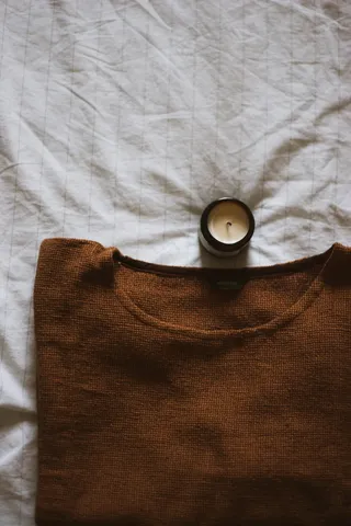 香薰蜡烛与T恤图片