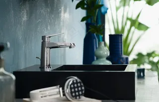 浴室洗手台水龙头图片素材