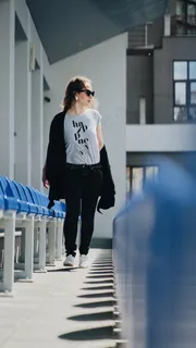 生活侧颜墨镜美女图片 生活侧颜墨镜美女图片