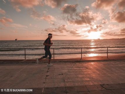 清晨跑步人物图片