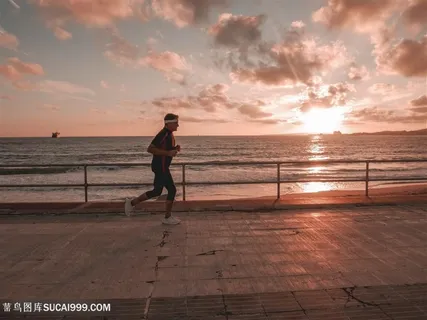 清晨跑步人物图片