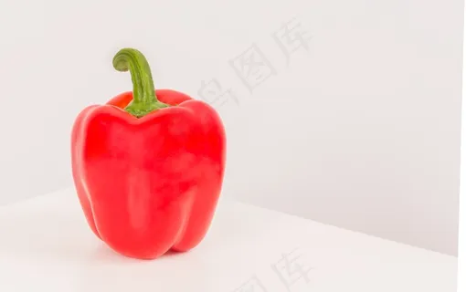 一个鲜红灯笼椒图片 一个鲜红灯笼椒图片