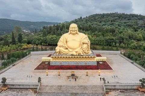 航拍弥勒佛 航拍弥勒佛