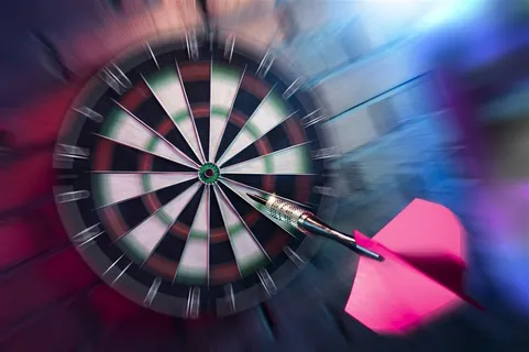 一枚粉色的飞镖