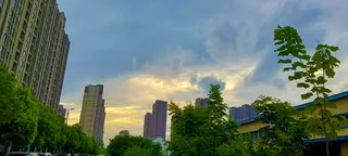 天空背景蓝色简约风海报