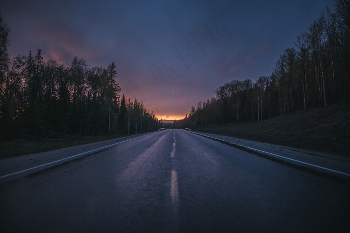 晨曦公路唯美风景图片