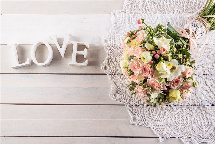 承载幸福的手捧花高清大图