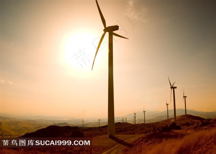 黄昏夕阳风力发电装置摄影高清图片
