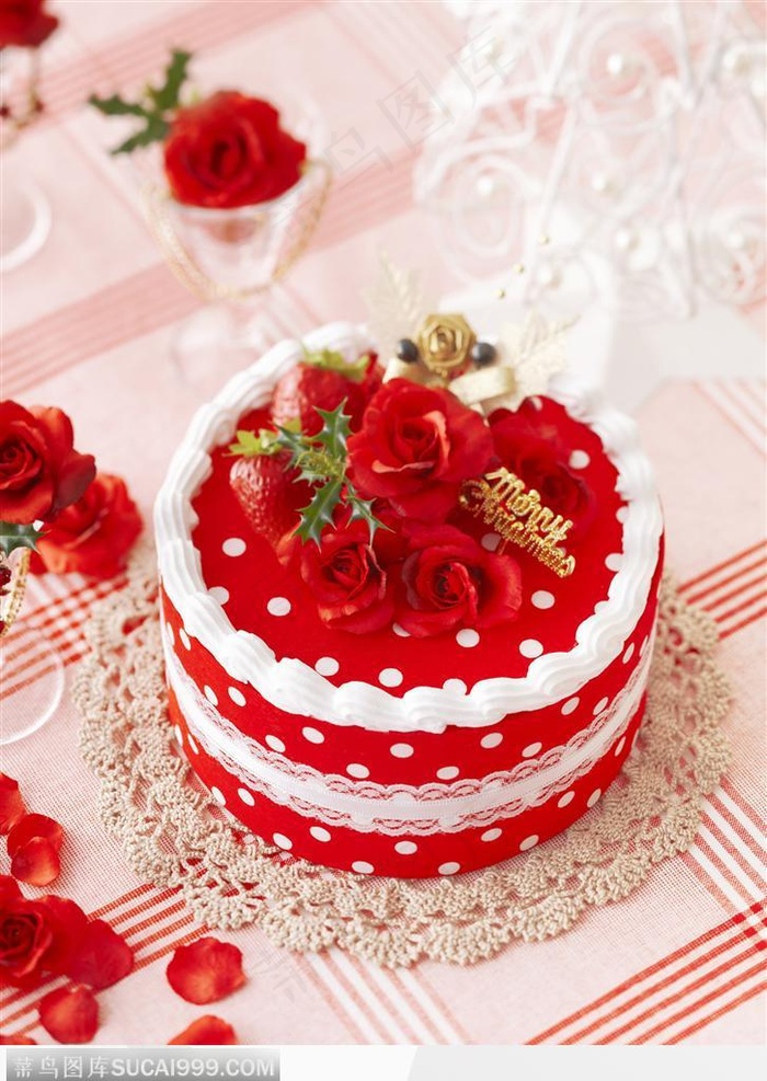 红色的玫瑰和红色的蛋糕