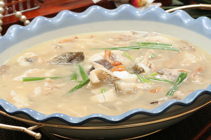 珍菌炖鲈鱼 (1)