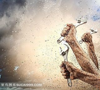 握着扳手的手创意图片