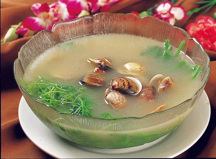  文蛤煮龙须菜  