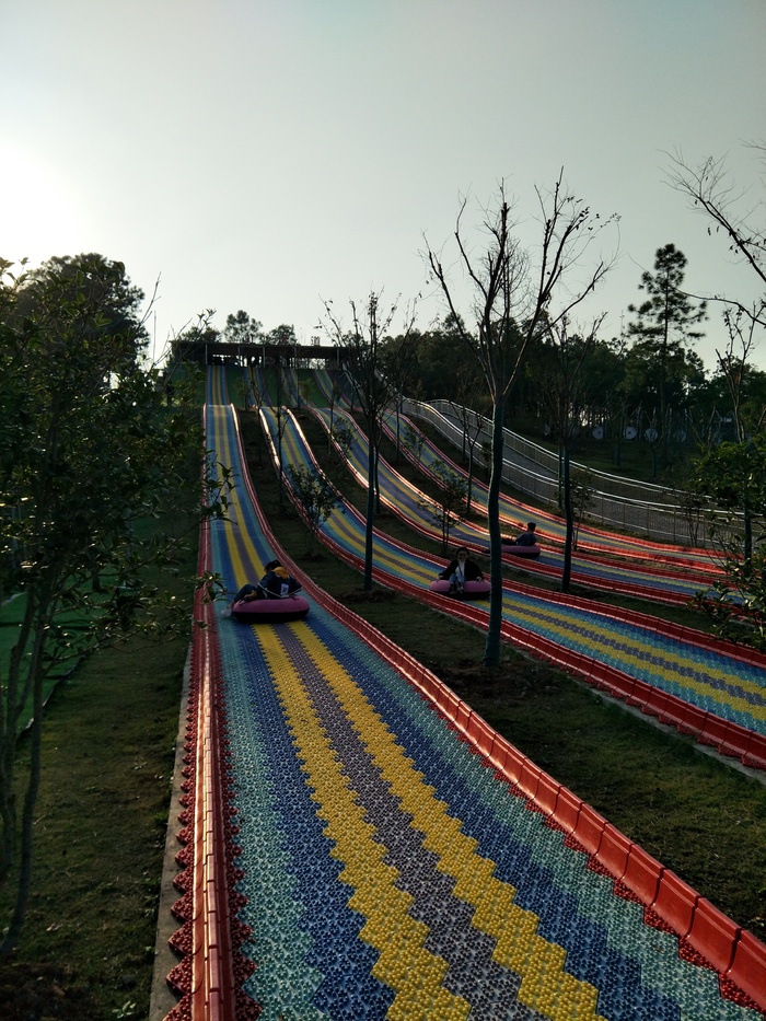 是彩虹跑道啊