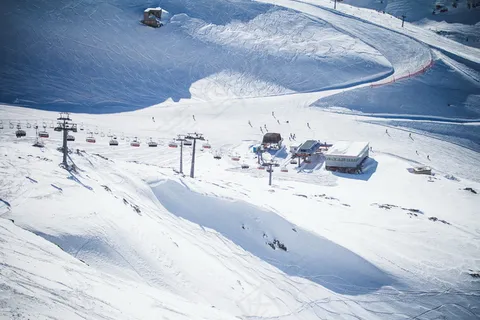 冬日滑雪场雪景图片 冬日滑雪场雪景图片