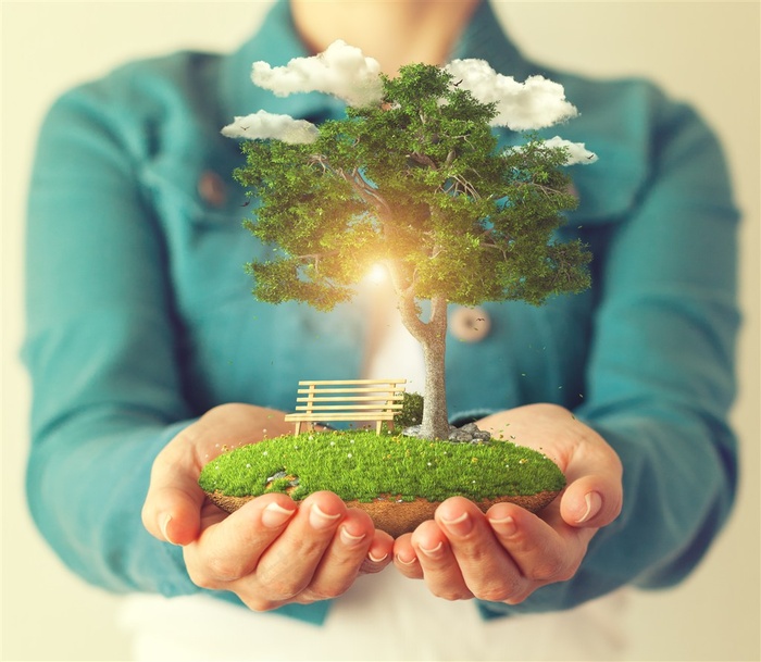 手捧着土地的人物