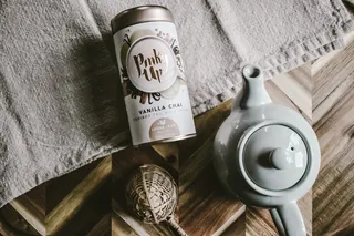 茶叶罐与茶壶图片