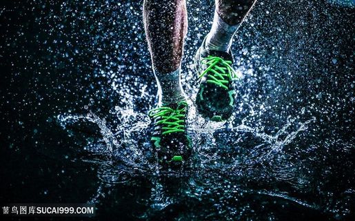 健身走路奔跑水花四溅