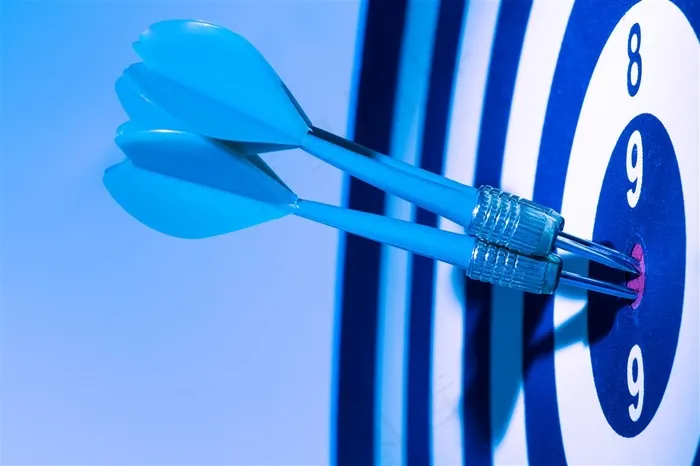 几枚蓝色飞镖