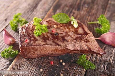 木桌上的牛排图片美食西餐图片