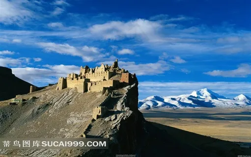 风化的长城遗址