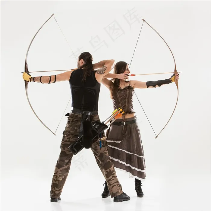 射箭的情侣图片