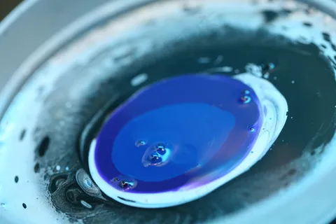 蓝色油漆图片 蓝色油漆图片