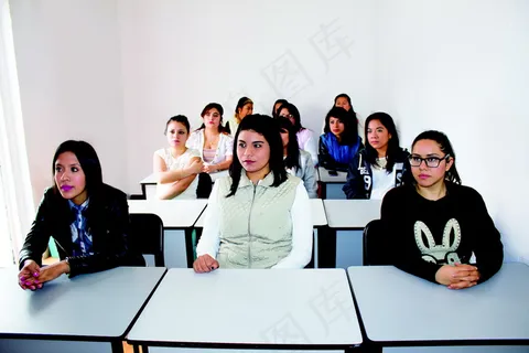 上课的学生图片 上课的学生图片