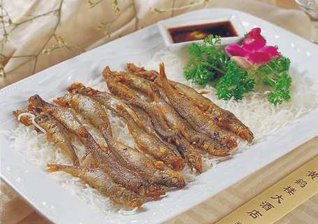 酥炸多春鱼  酥炸多春鱼