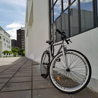 校园青涩浪漫一角自行车骑行恋爱感