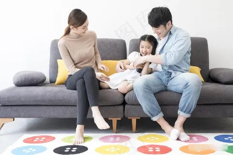 商务男士 小女孩 幸福家庭 温馨家庭 全家福 一家三口 温馨 职业女性 商务男士 小女孩 幸福家庭 温馨家庭 全家福 一家三口 温馨 职业女性