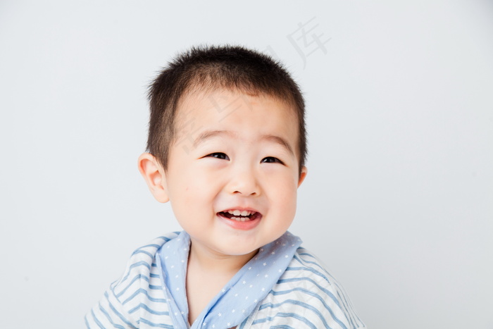 阳光男孩图片