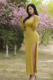 站在池塘边的唯美清纯美女娜露摄影图片