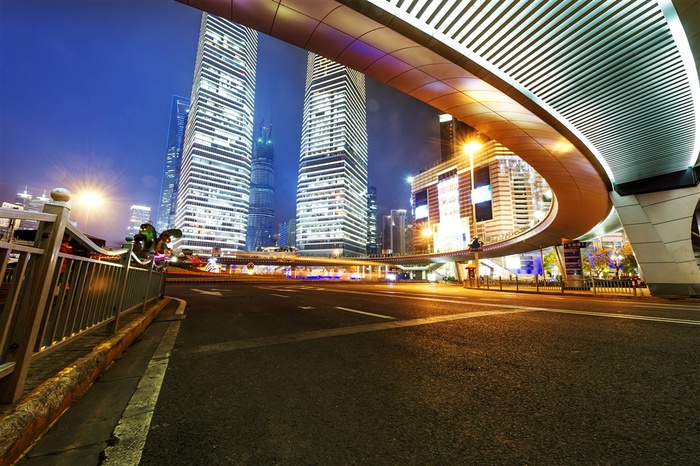 城市道路夜景图片